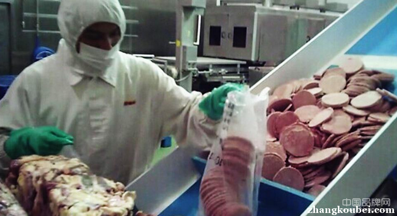 麦当劳、肯德基供货商被曝用过期肉 臭肉重新切片