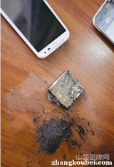 HTC品牌手机按掉闹铃后爆炸 烧毁电池烧黑木地板