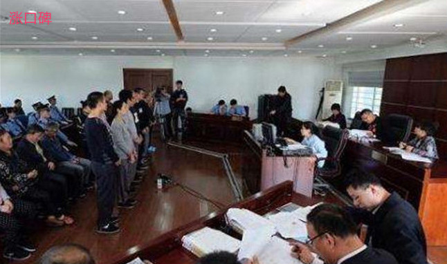 丽江反杀案撤诉 认定其为正当防卫不负法律责任