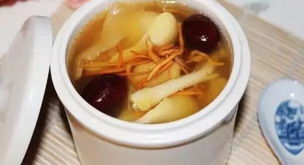 鱼胶红枣燕窝汤的做法，营养又美味！